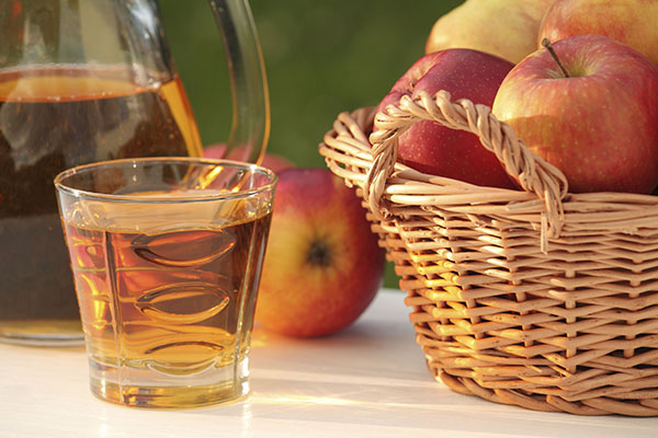 Sådan tilberedes æblejuice til vinteren