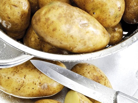 Bagt fisk i ovnen under salsausen
